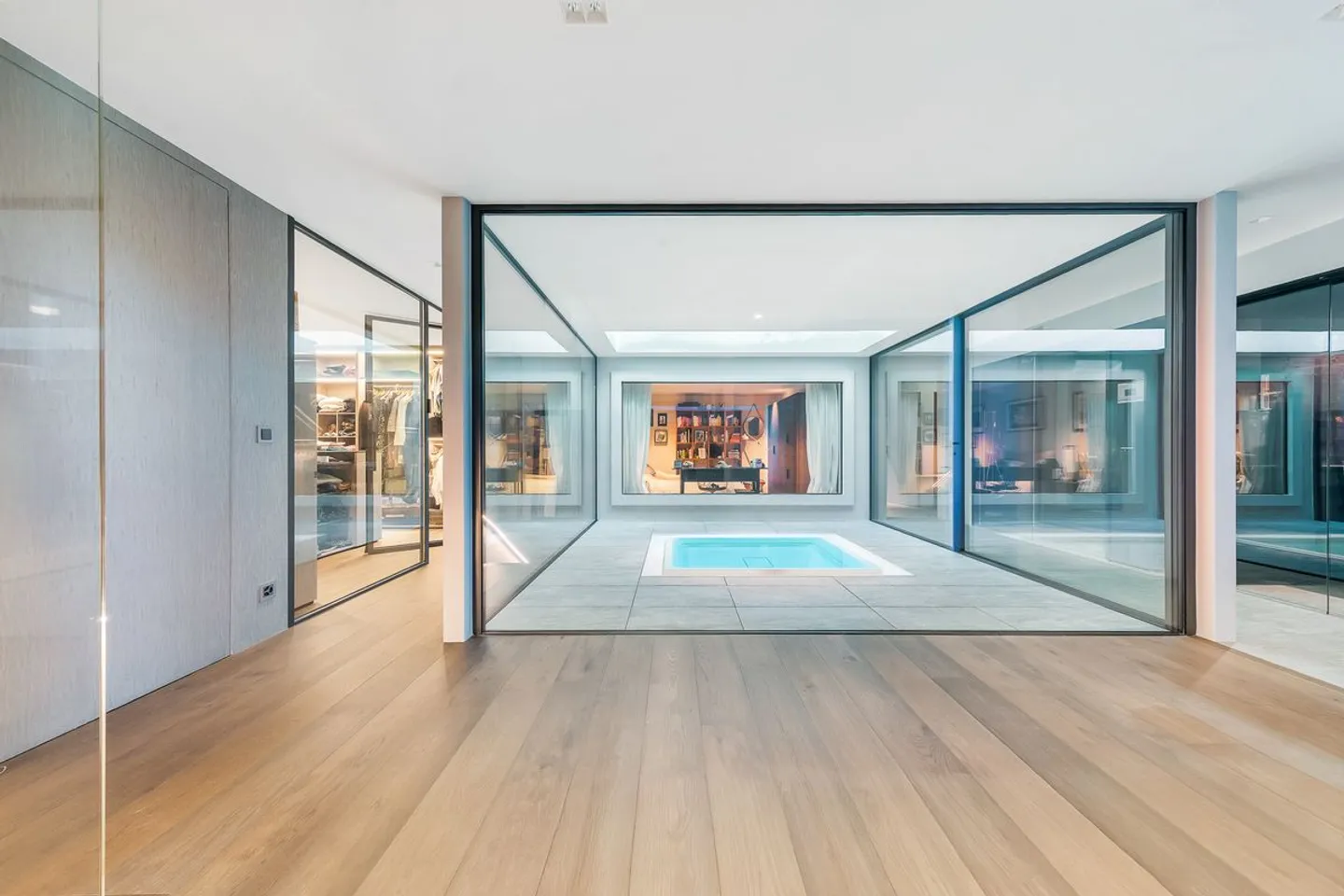 Außergewöhnliche zeitgenössische Villa - Privater Zugang zum See - Foto 9 von 13