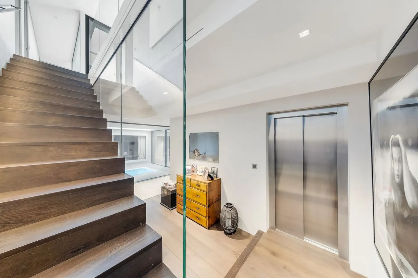 Außergewöhnliche zeitgenössische Villa - Privater Zugang zum See - Foto 8 von 13