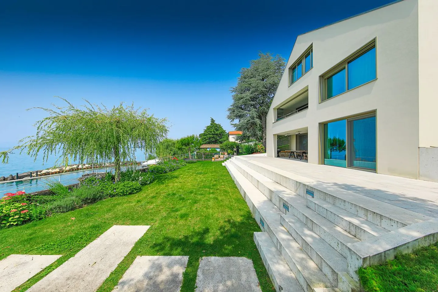Villa Front de Lac - Posizione Unica, Disponibilità Immediata - Foto 3 di 13