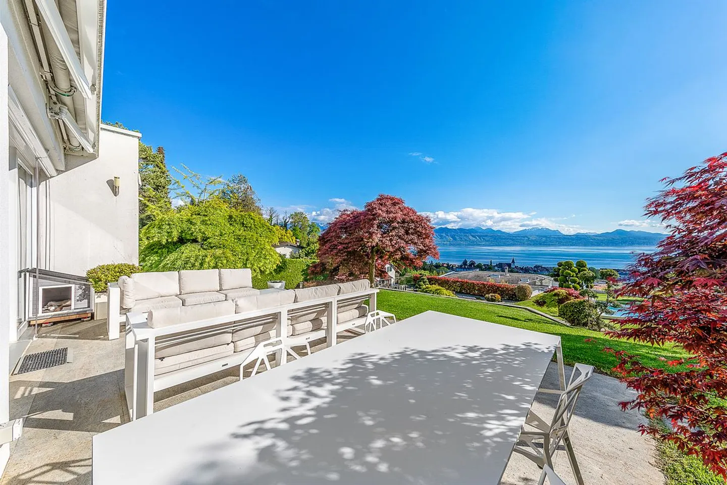Appartamento contemporaneo di 5,5 locali con vista mozzafiato sul lago e piscina privata - Foto 2 di 5