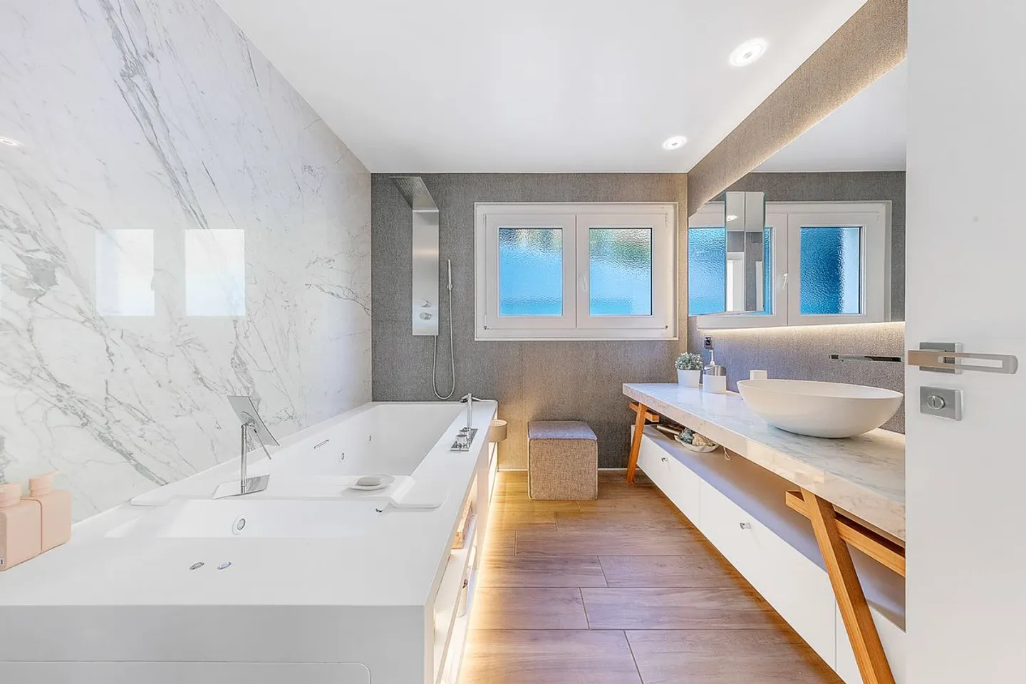 Appartamento contemporaneo di 5,5 locali con vista mozzafiato sul lago e piscina privata - Foto 5 di 5