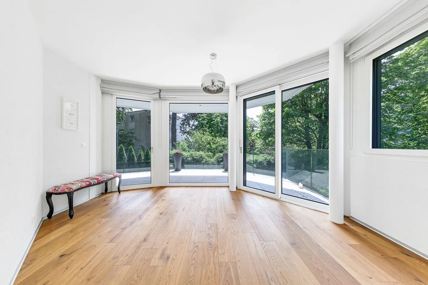 High-end apartment combining comfort and tranquility in Pully - Photo 4 of 5