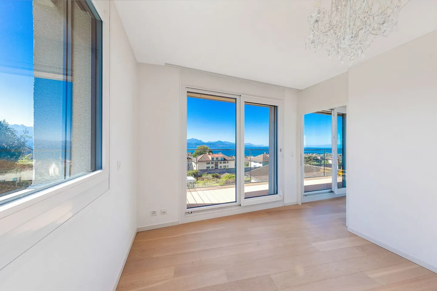 RARE : Élégante villa contemporaine dans un quartier résidentiel de Pully - Photo 6 sur 7