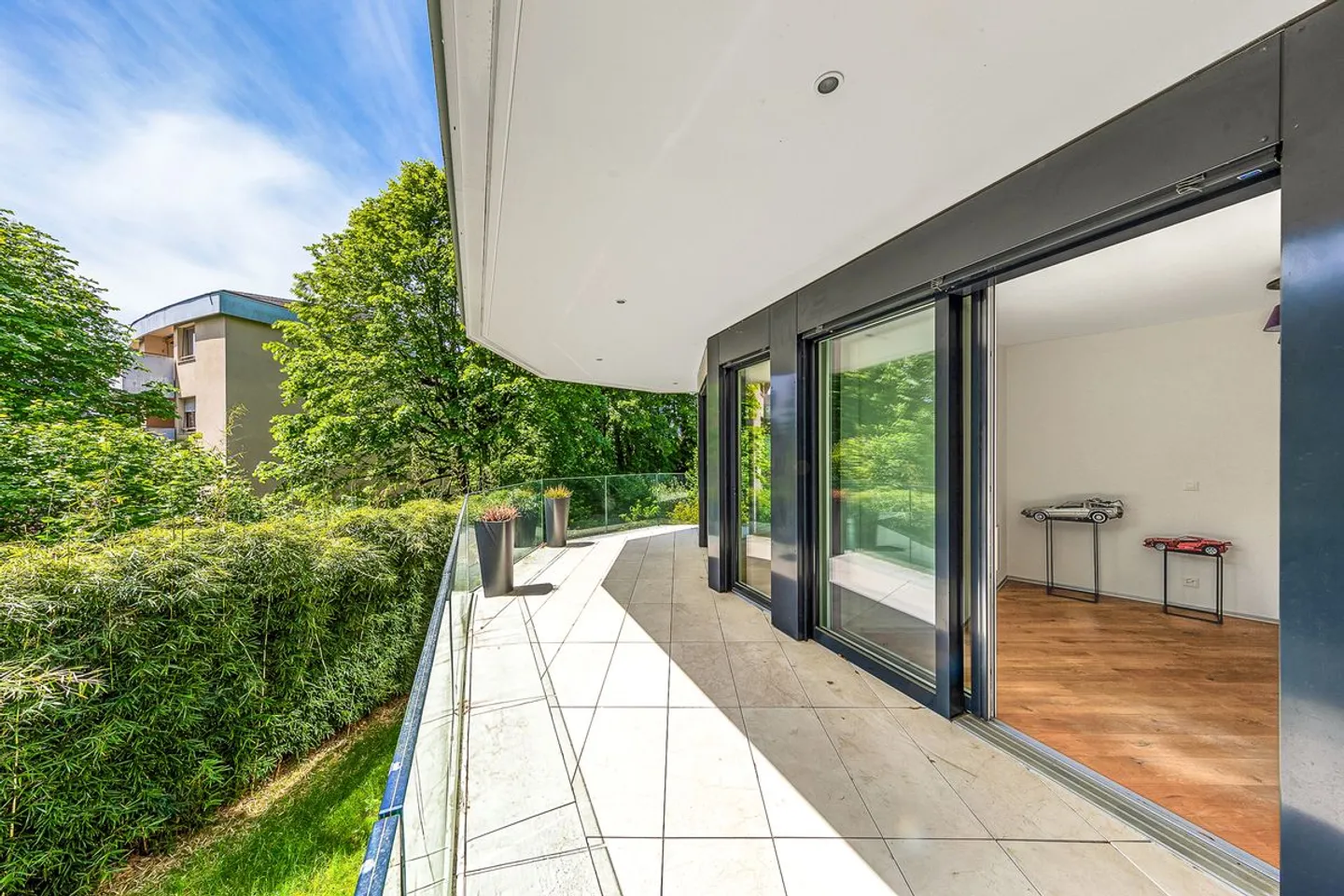 High-end apartment combining comfort and tranquility in Pully - Photo 1 of 5