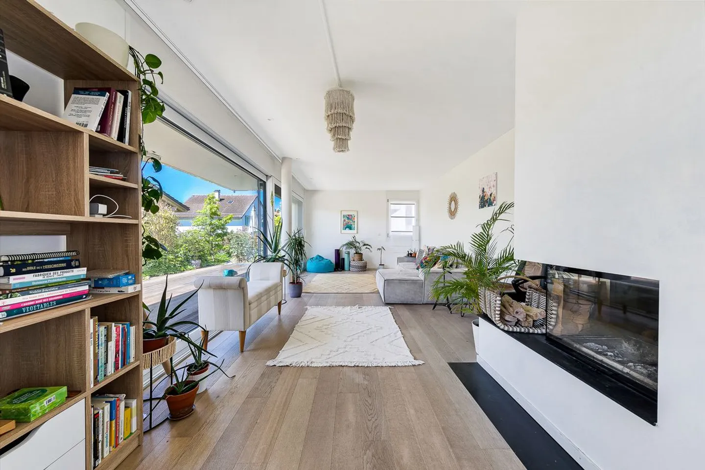 RARE : Élégante villa contemporaine dans un quartier résidentiel de Pully - Photo 2 sur 7