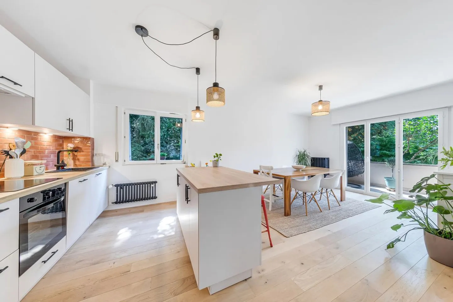 Appartamento di 5,5 locali completamente ristrutturato in una zona tranquilla. - Foto 2 di 4