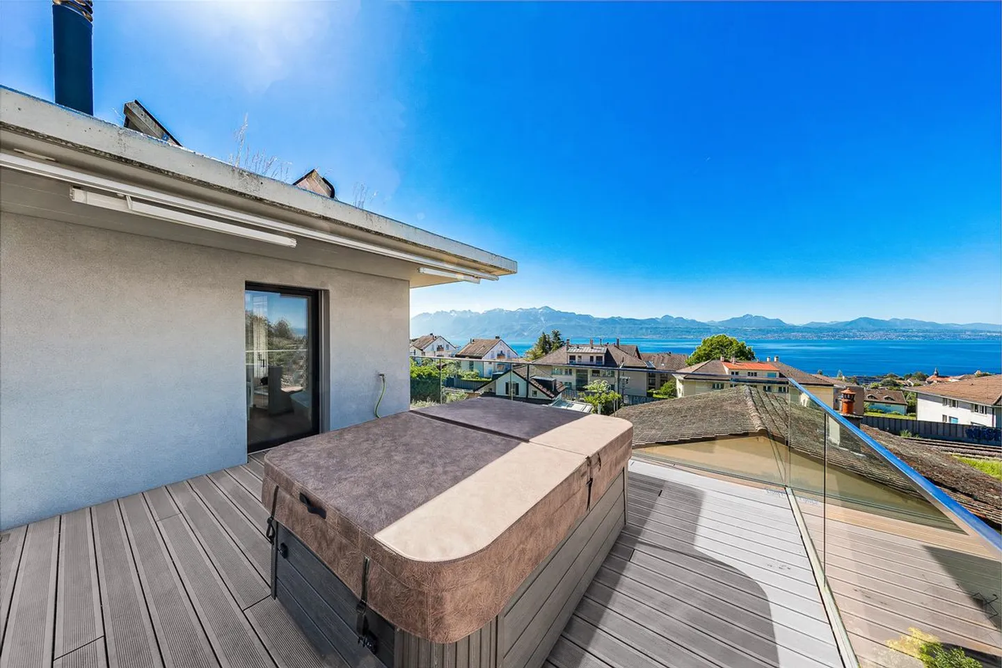 RARE : Élégante villa contemporaine dans un quartier résidentiel de Pully - Photo 3 sur 7