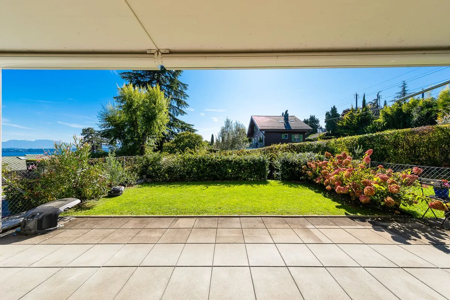 MAGNIFICENT REFINED APARTMENT WITH GARDEN AND LAKE VIEW - Photo 9 of 10