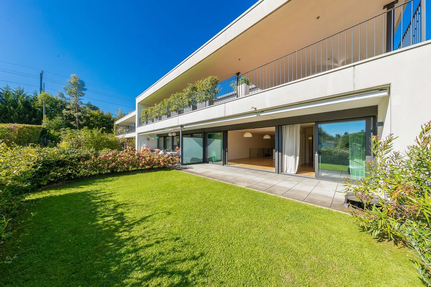 MAGNIFICENT REFINED APARTMENT WITH GARDEN AND LAKE VIEW - Photo 2 of 10