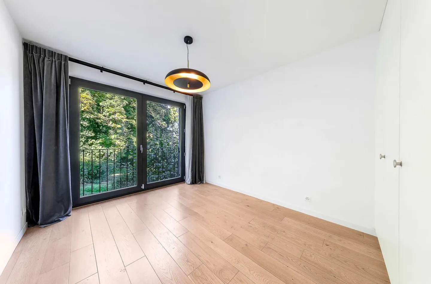 MAGNIFICENT REFINED APARTMENT WITH GARDEN AND LAKE VIEW - Photo 7 of 10