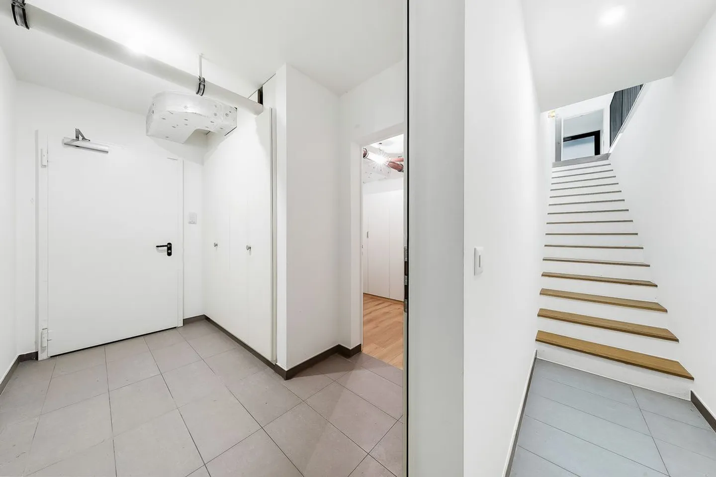 MAGNIFICENT REFINED APARTMENT WITH GARDEN AND LAKE VIEW - Photo 10 of 10