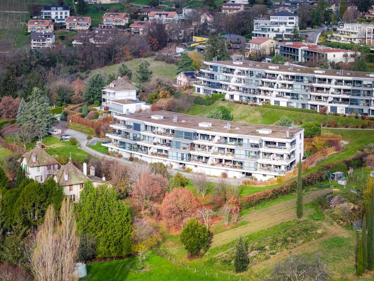 Spacious 3.5 rooms in La Conversion with magnificent south-facing terrace - Photo 1 of 10