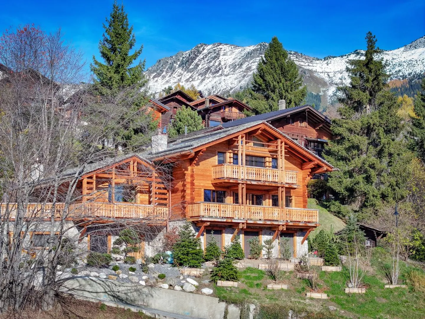 Extraordinary new chalet with panoramic view - Photo 2 of 13