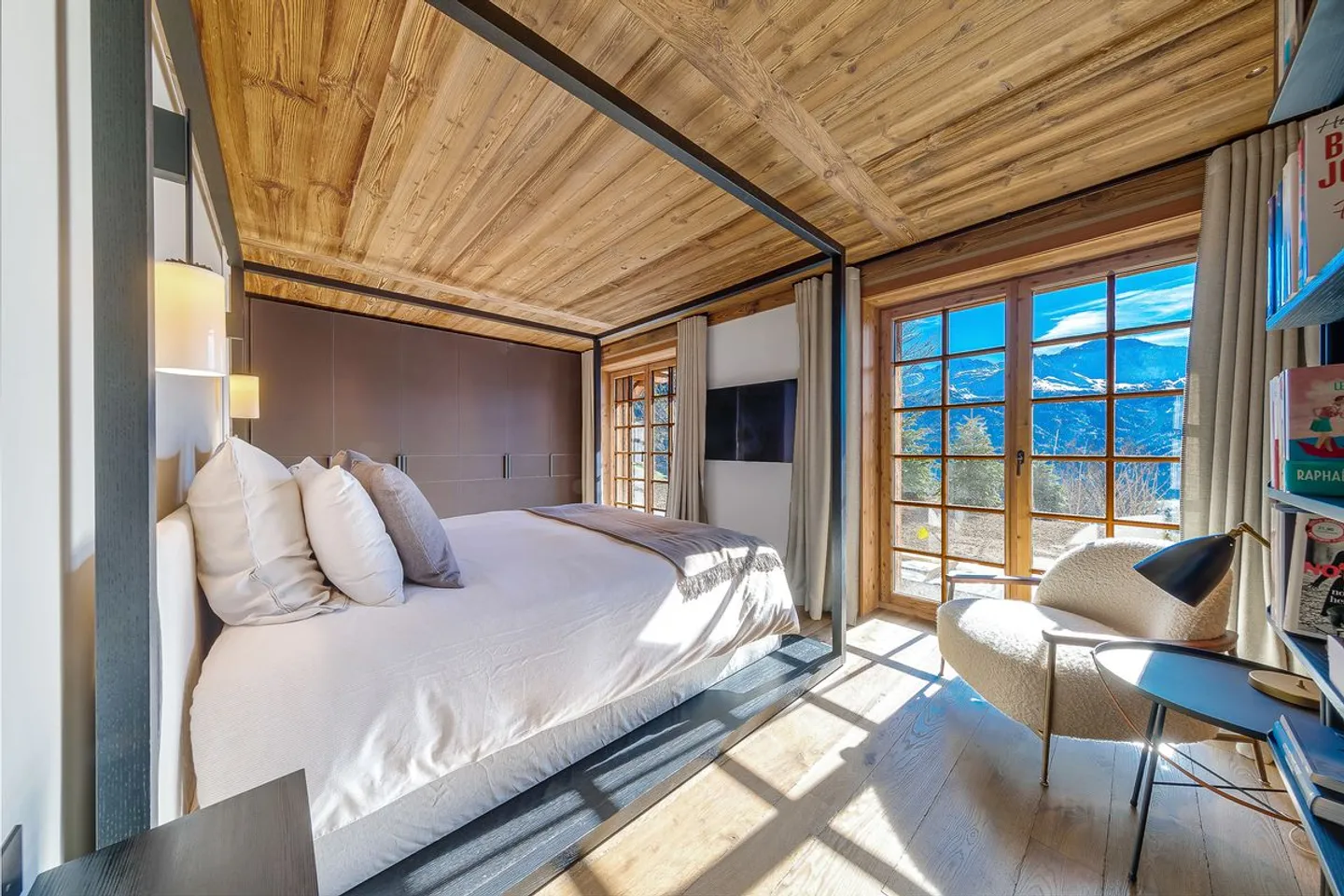 Extraordinary new chalet with panoramic view - Photo 11 of 13