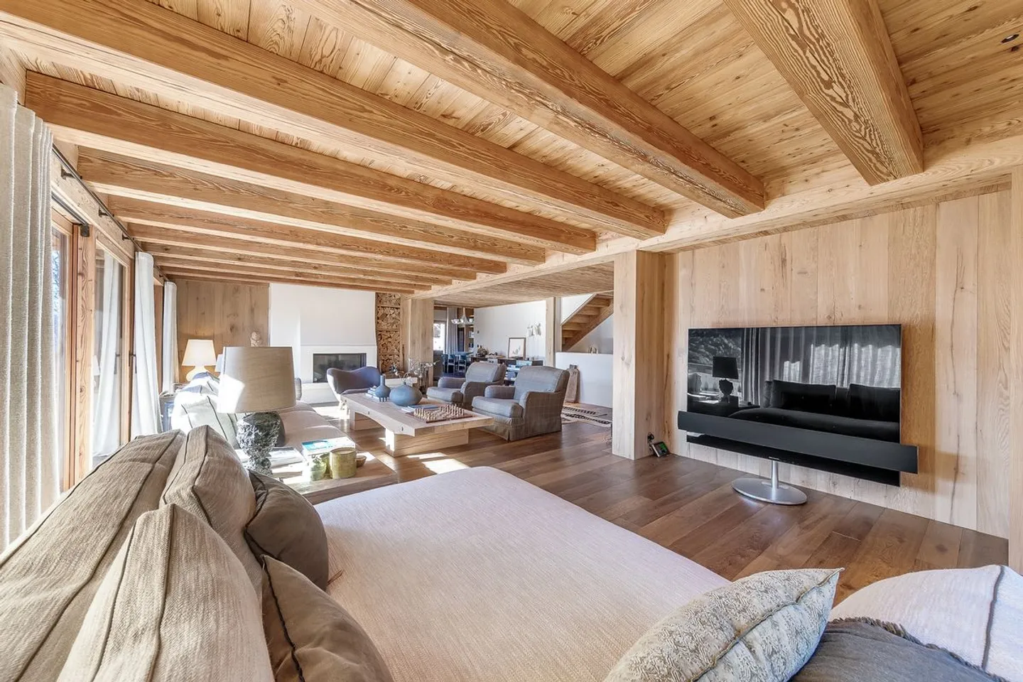 Extraordinary new chalet with panoramic view - Photo 3 of 13