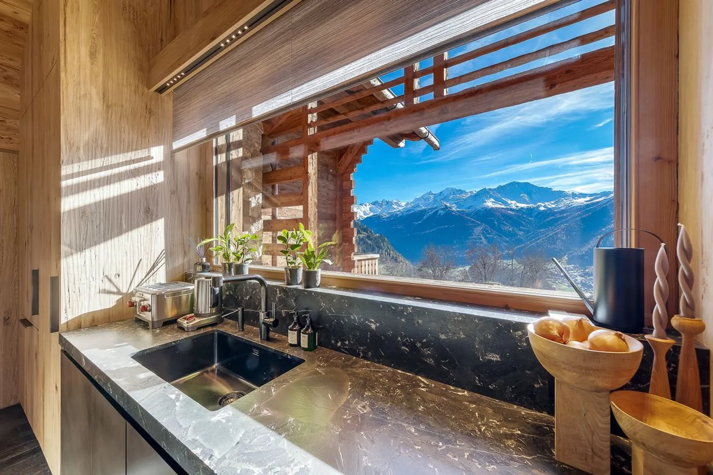 Extraordinary new chalet with panoramic view - Photo 5 of 13