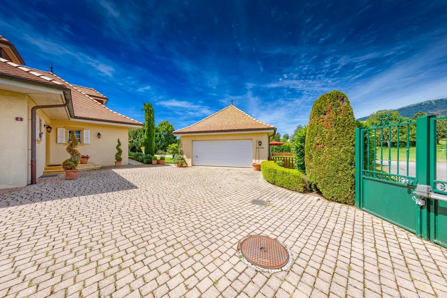 Außergewöhnliches Objekt! Architektenvilla mit 6,5 Zimmern - Foto 3 von 3