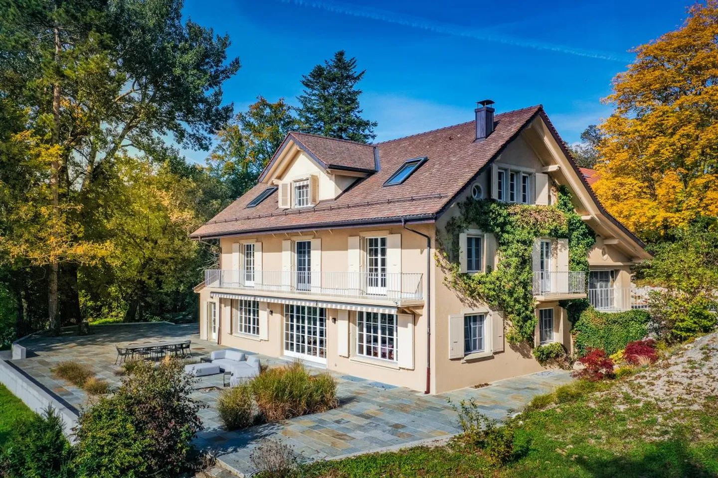 Magnificent property with development potential - Photo 5 of 13