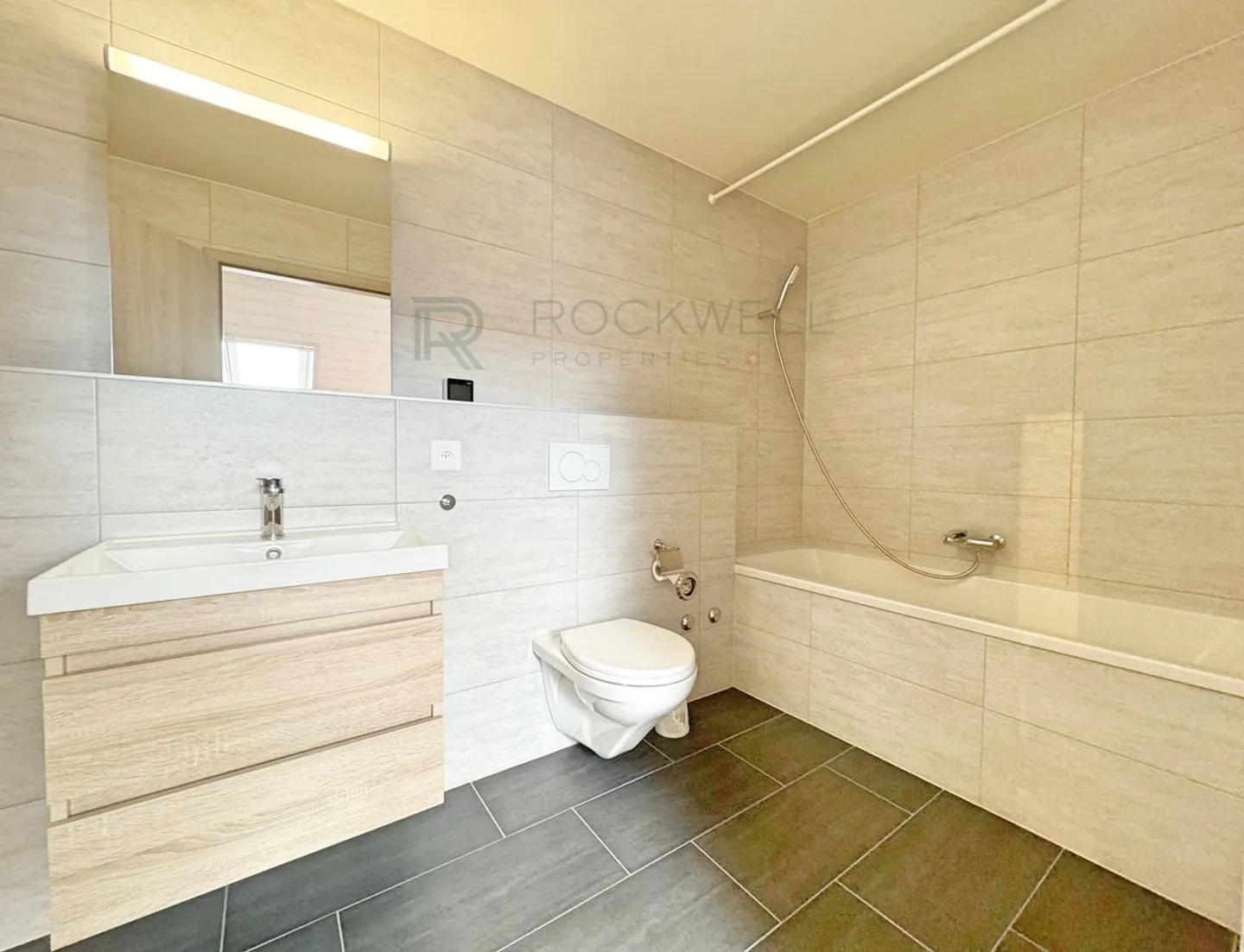 Recent 4.5-room duplex with 2 parking spaces and independent cellar - Photo 10 of 10