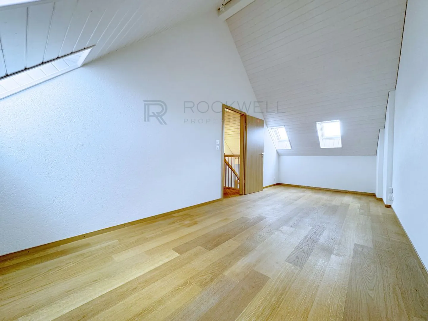 Recent 4.5-room duplex with 2 parking spaces and independent cellar - Photo 8 of 10