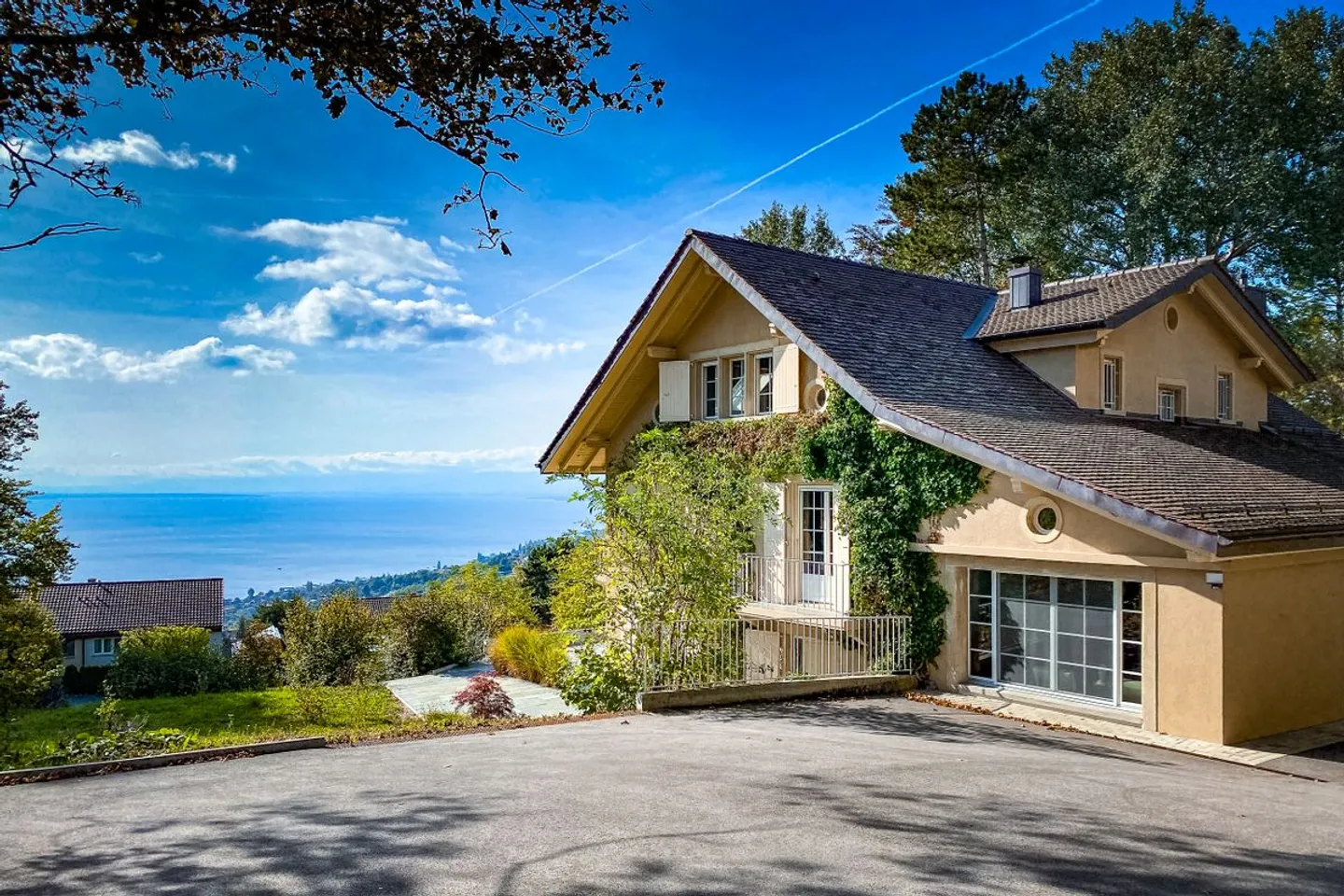 Magnificent property with development potential - Photo 7 of 13
