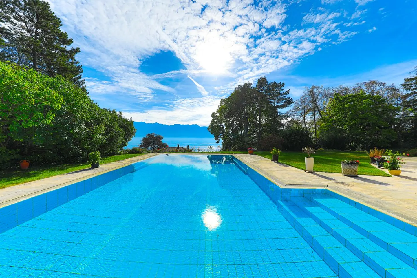 A Dream Home in Chexbres - Pool and Panoramic Views of Lake Geneva and the Alps - Photo 10 of 11