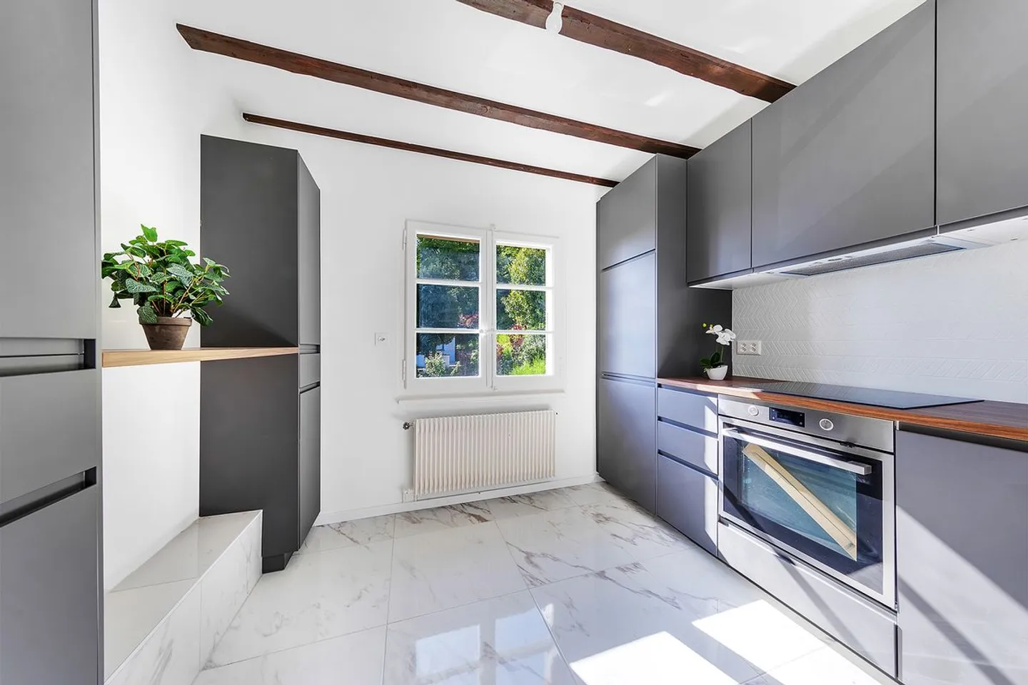 Incantevole villa indipendente completamente ristrutturata con vista panoramica sul lago - Foto 6 di 13