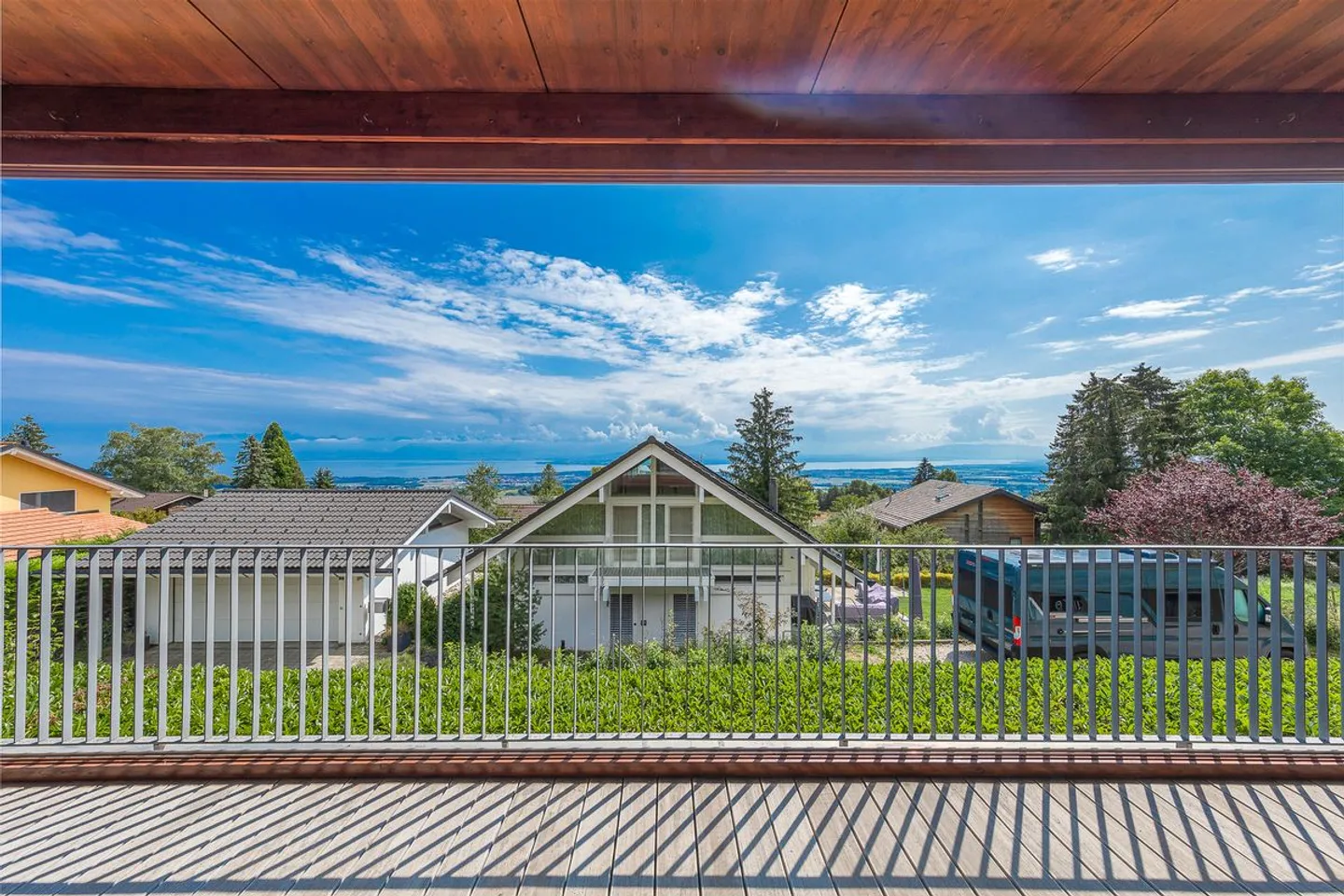 Bellissima proprietà con vista panoramica sul lago e sulle Alpi - Foto 4 di 13