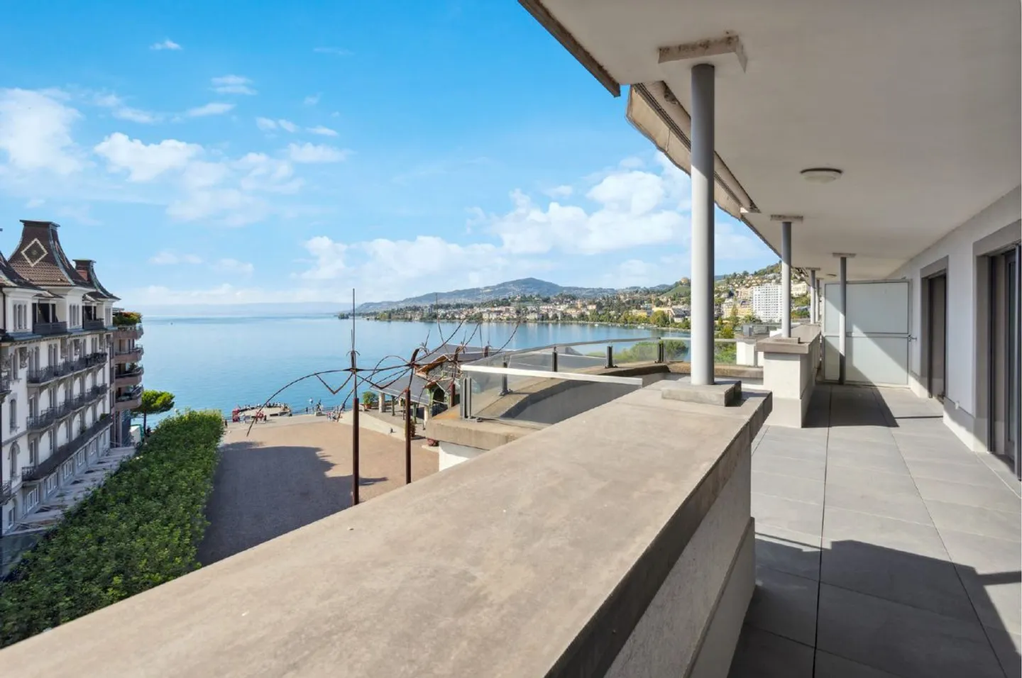 Superbo attico in vendita sull'arteria principale di Montreux con vista diretta su Freddie Mercury! - Foto 3 di 4