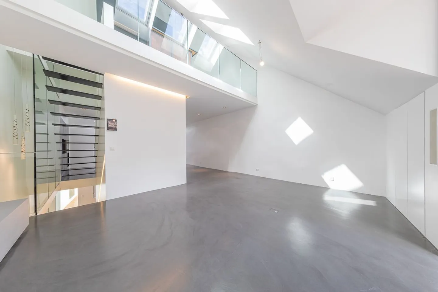 RIDUZIONE DEL PREZZO - 349M2 NEL CENTRO DI VEVEY - OPPORTUNITÀ UNICA! - Foto 2 di 13