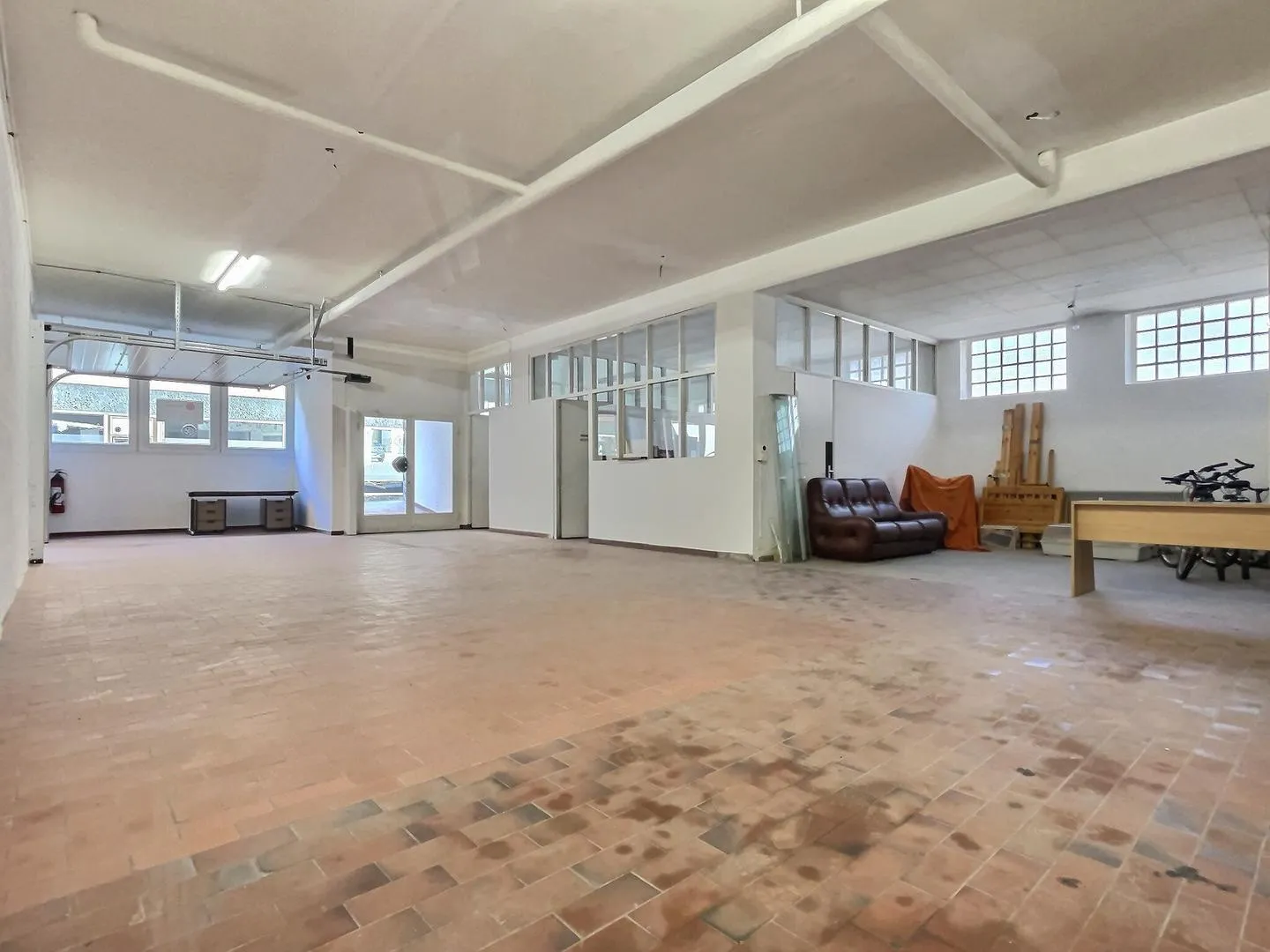 DA AFFITTARE - Spazi commerciali modulari a partire da 90 m² - Centro di Sierre - Foto 3 di 8