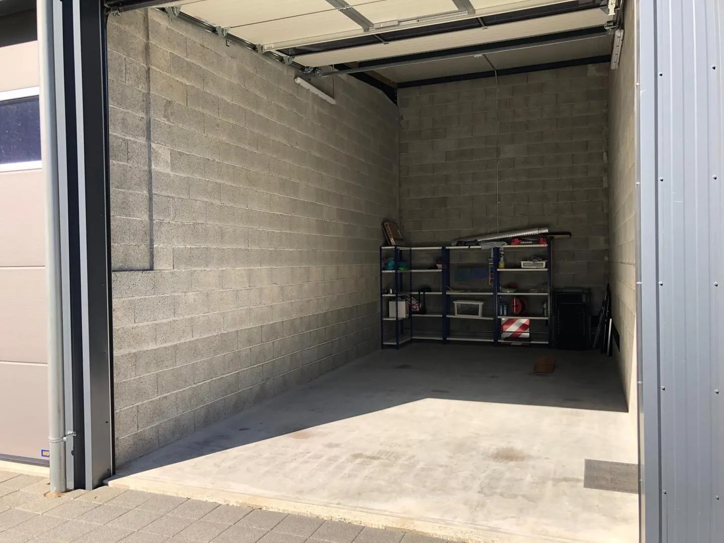 Box / dépôt de stockage 32 m² - grande hauteur - Vernayaz - Photo 3 of 3