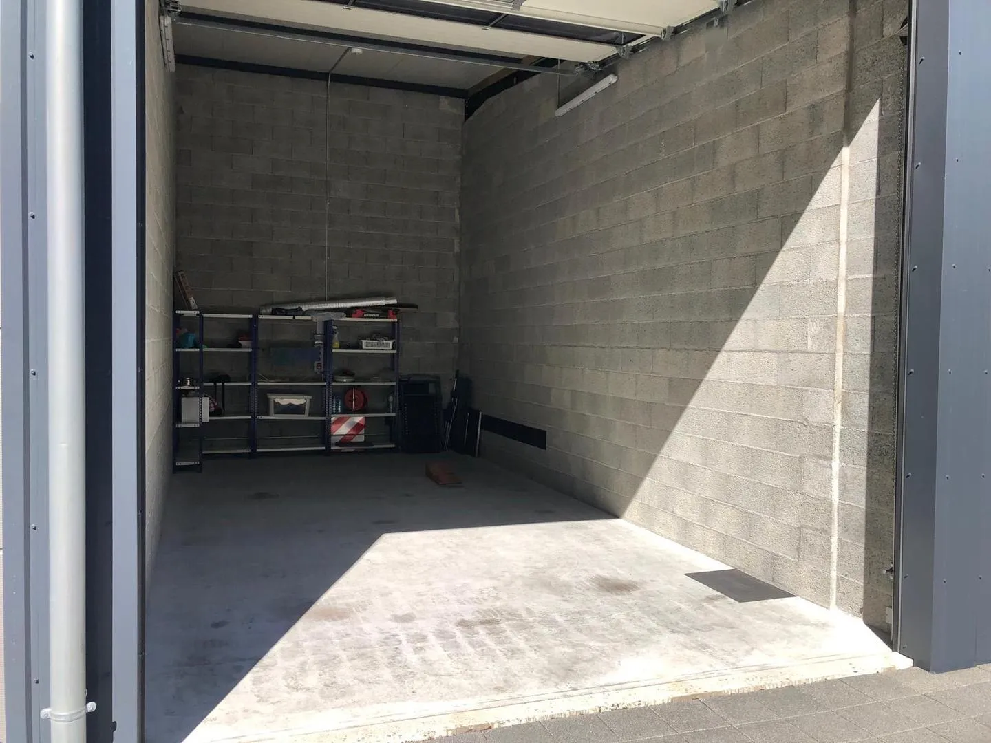 Box / dépôt de stockage 32 m² - grande hauteur - Vernayaz - Photo 1 of 3