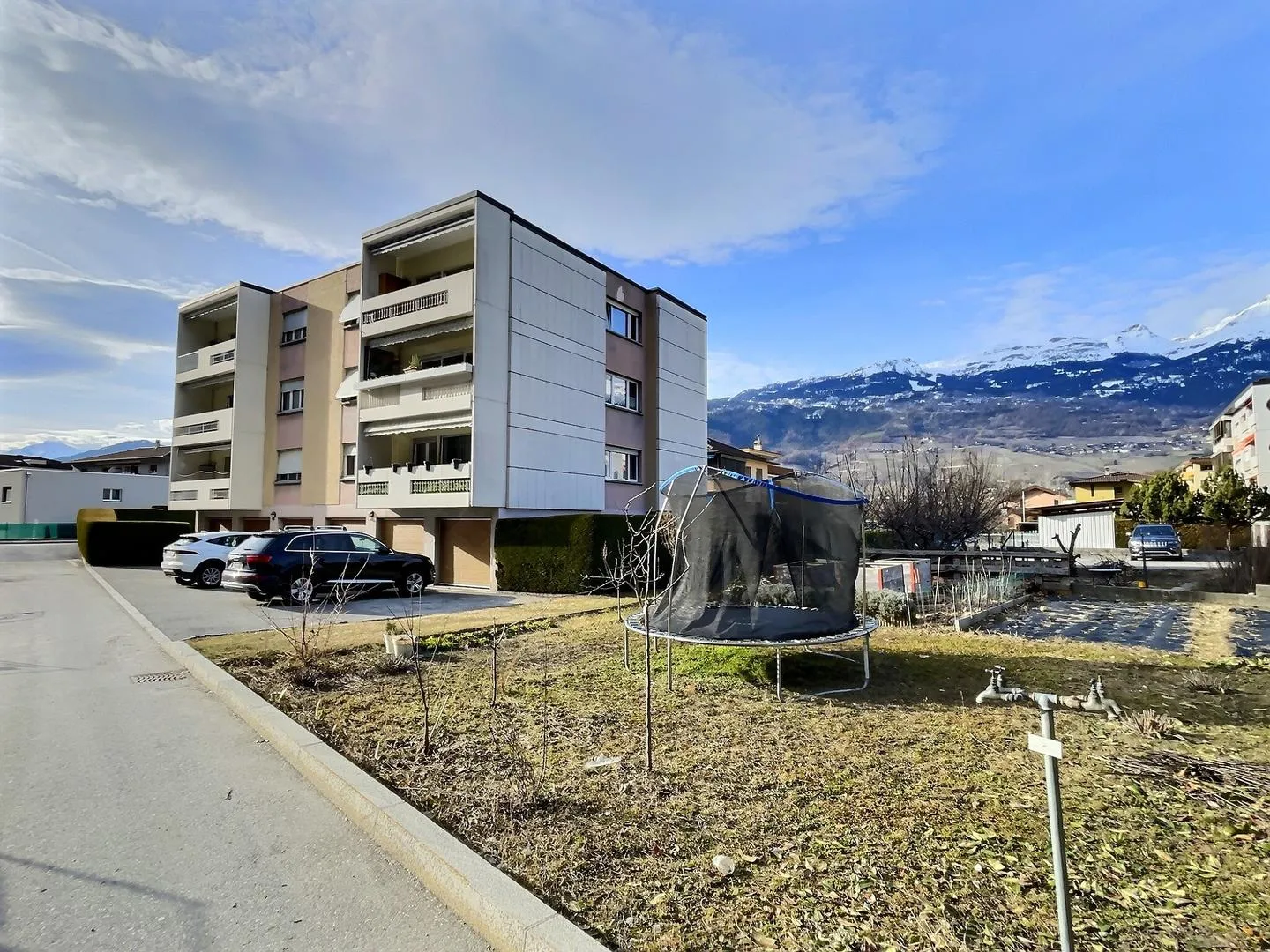 Schöne 4,5-Zimmer-Penthouse-Wohnung mit Südbalkon und Garagenbox in Chippis (nahe Sierre) - Foto 2 von 13