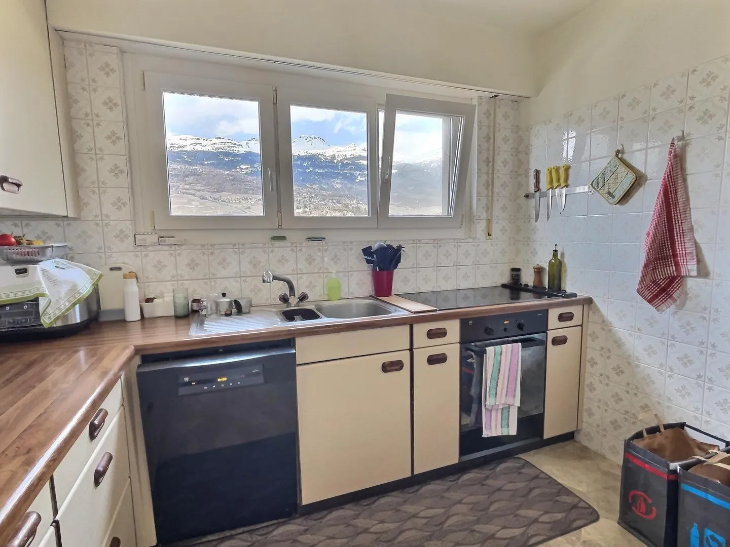 Beautiful 4.5-room penthouse apartment with south-facing balcony and garage box in Chippis (near Sierre) - Photo 6 of 13