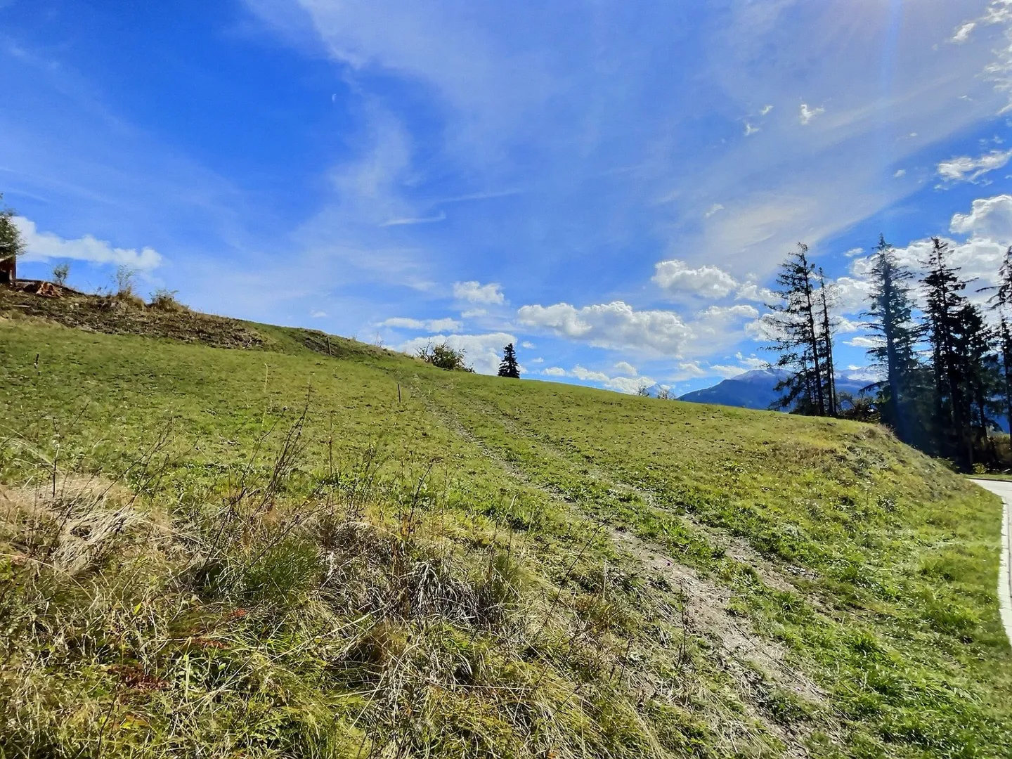 To be built in Crans - Green setting, mountain view - Photo 7 of 10