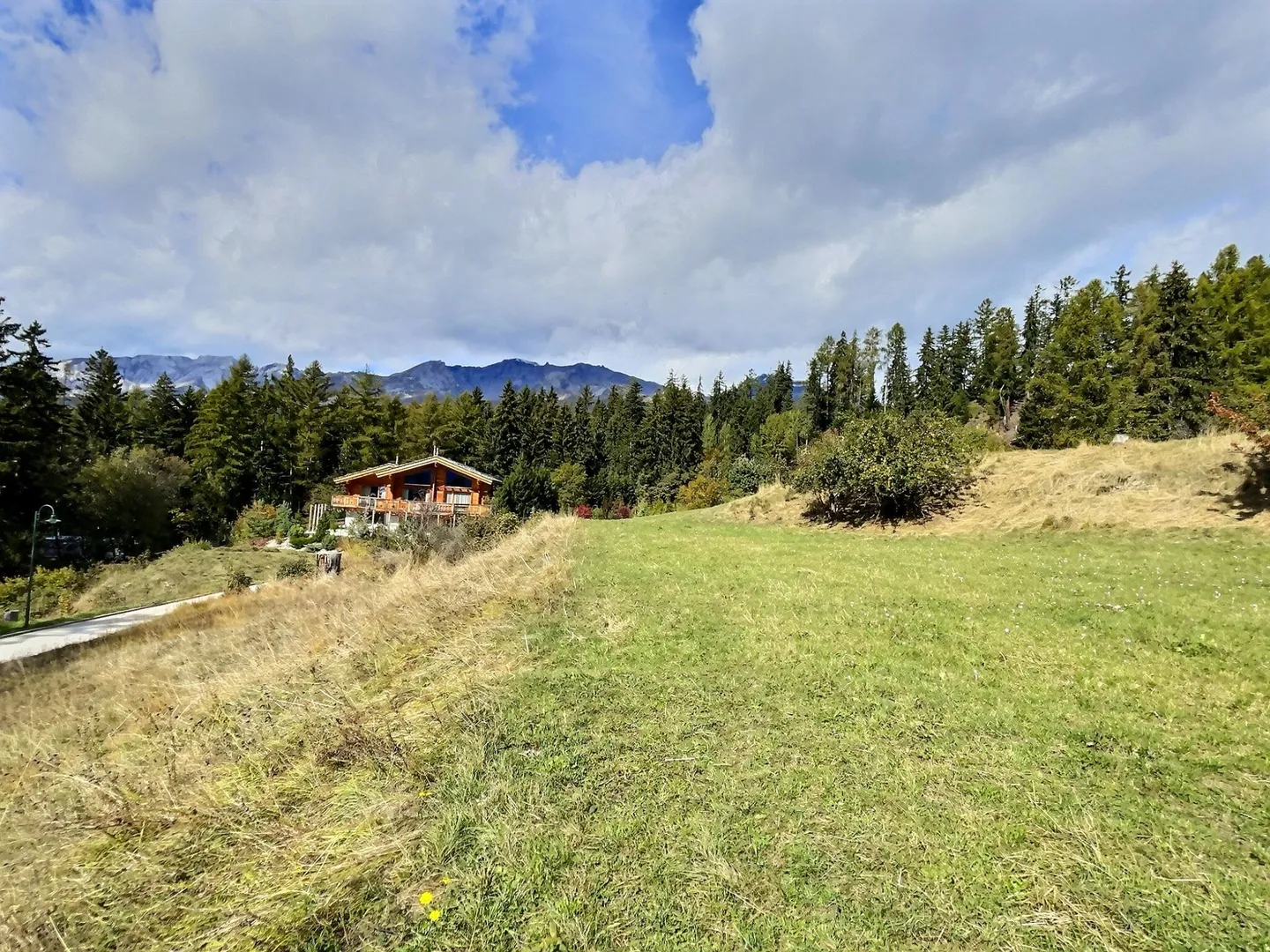 To be built in Crans - Green setting, mountain view - Photo 2 of 10