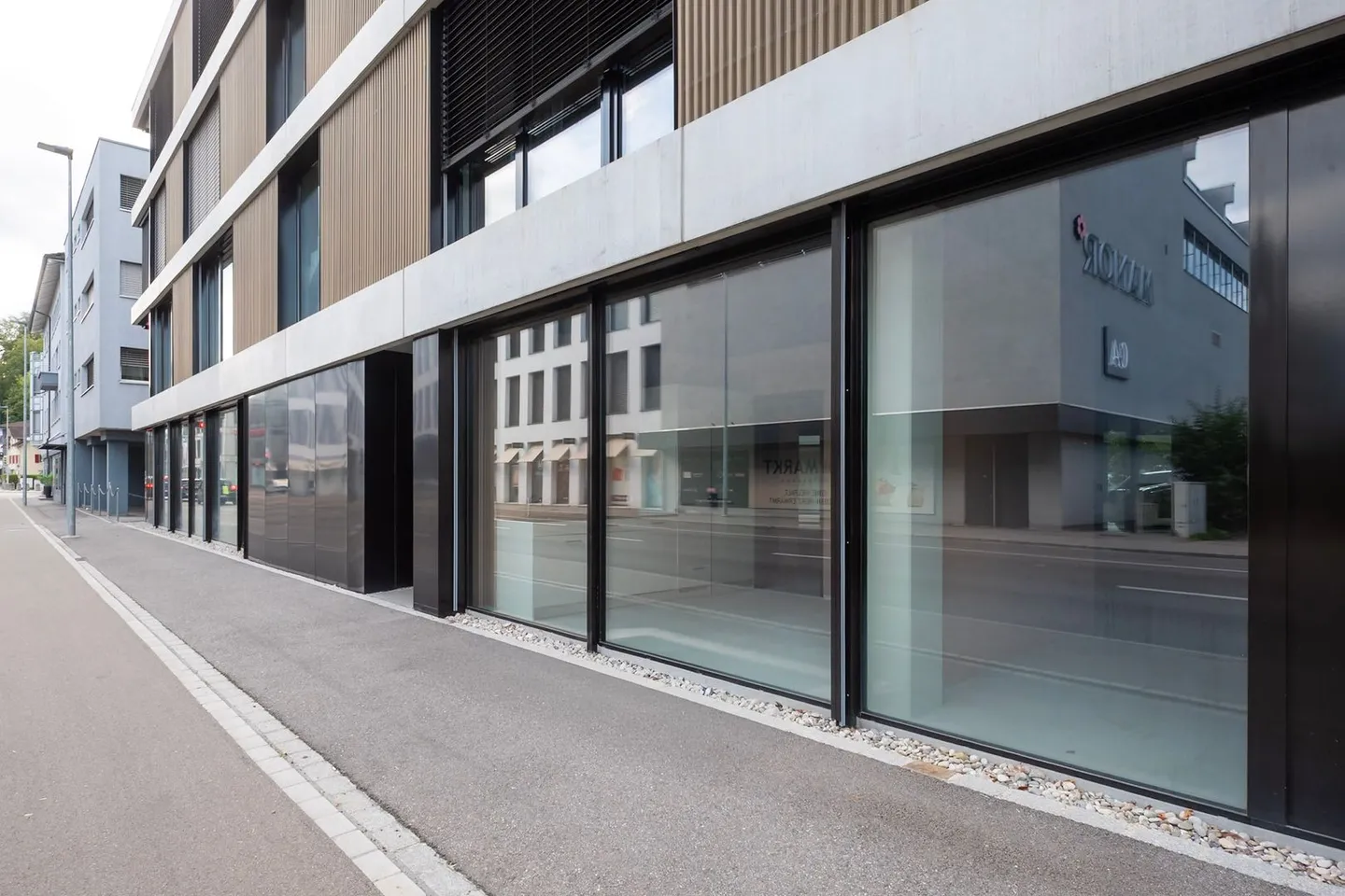 Commercial Space - Photo 6 of 7