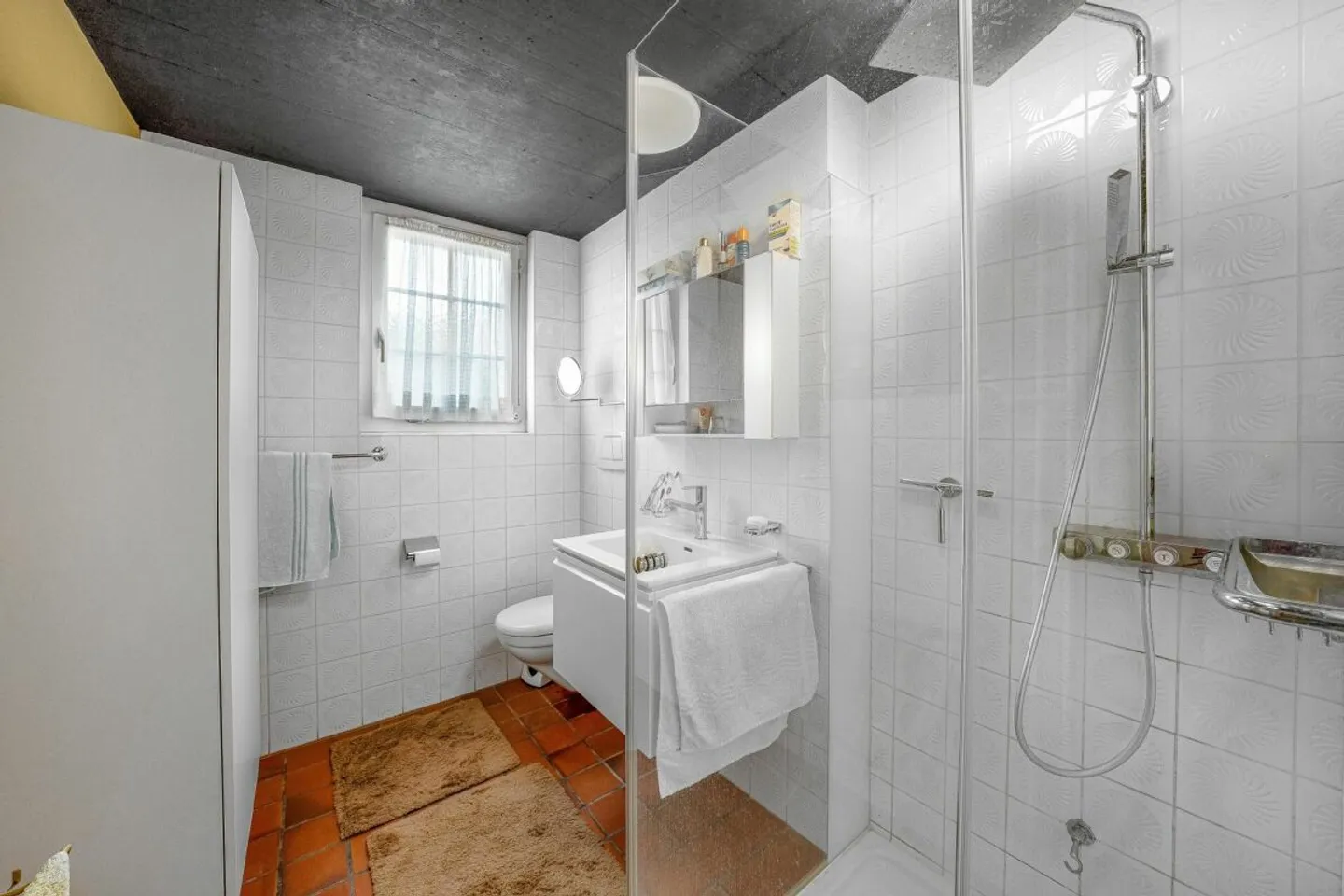 Semi-Detached House with Land Reserve - Photo 9 of 12
