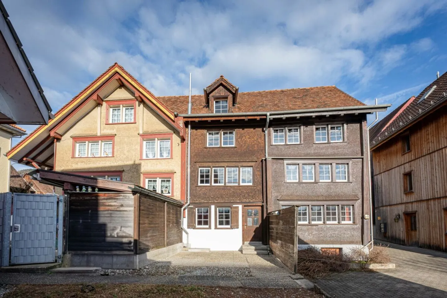 Charming terraced house: Your new home with flair - Photo 1 of 7
