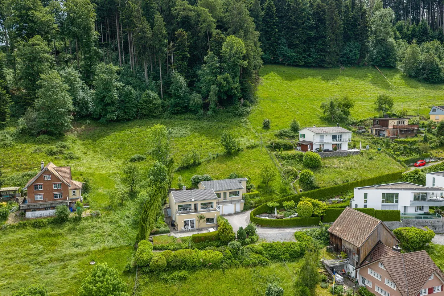 Casa unifamiliare con riserva di terreno - Foto 3 di 13