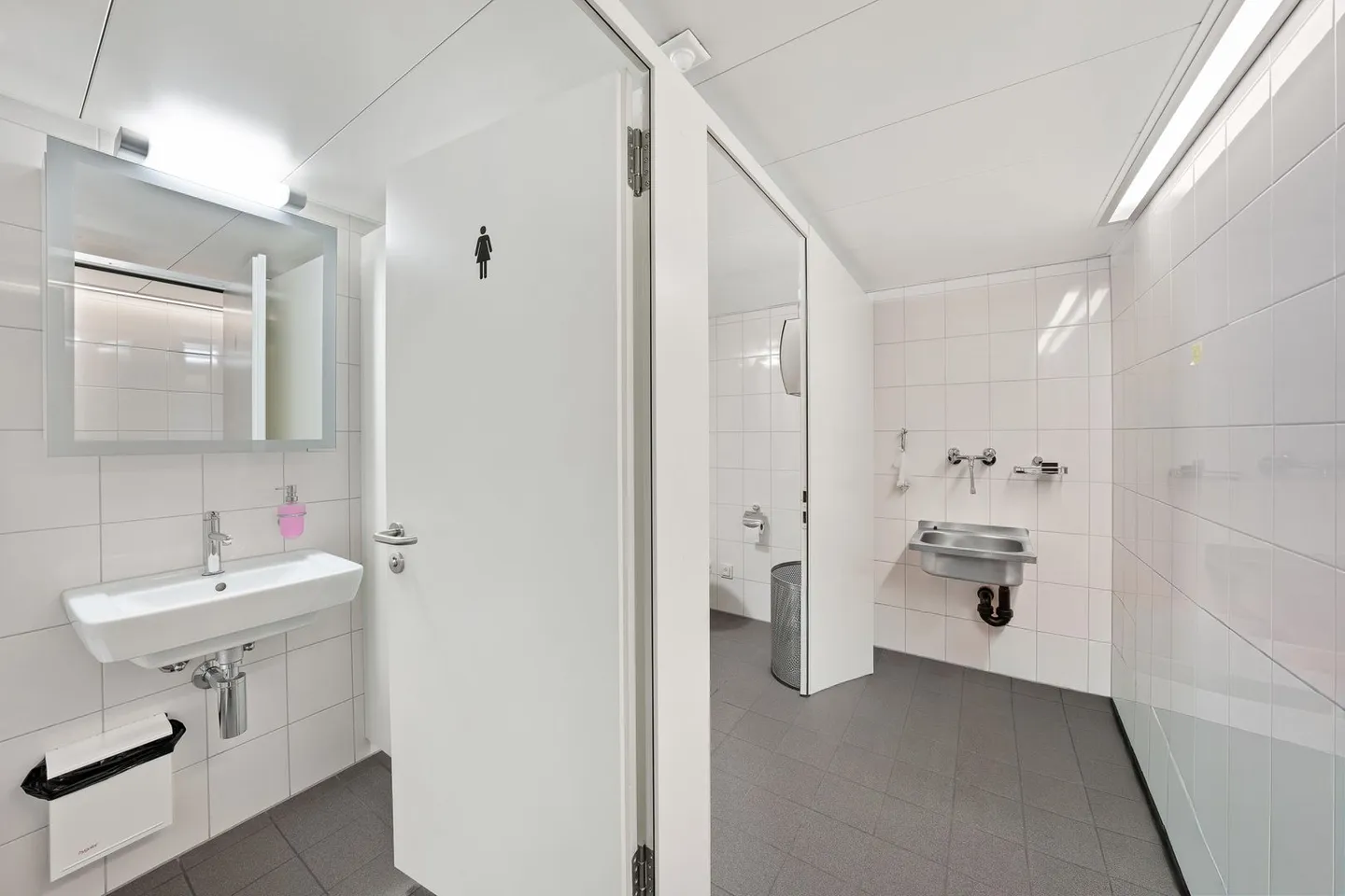 Commercial premises - Photo 10 of 12