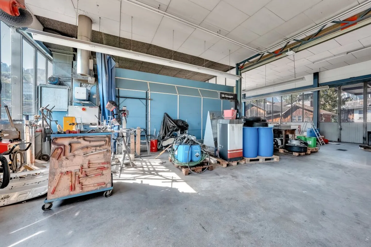 Spazio commerciale con magazzino di ricambi al 1° piano - Foto 7 di 8