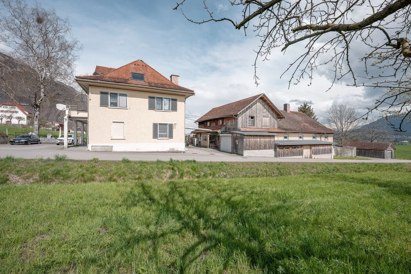 Residential and commercial building with outbuildings - Photo 12 of 13