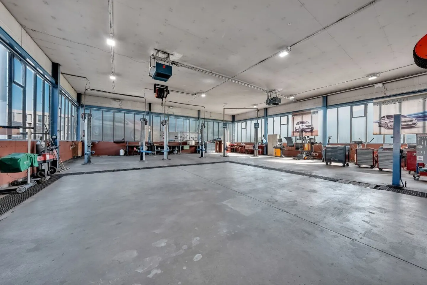 Spazio commerciale con magazzino di ricambi al 1° piano - Foto 5 di 8
