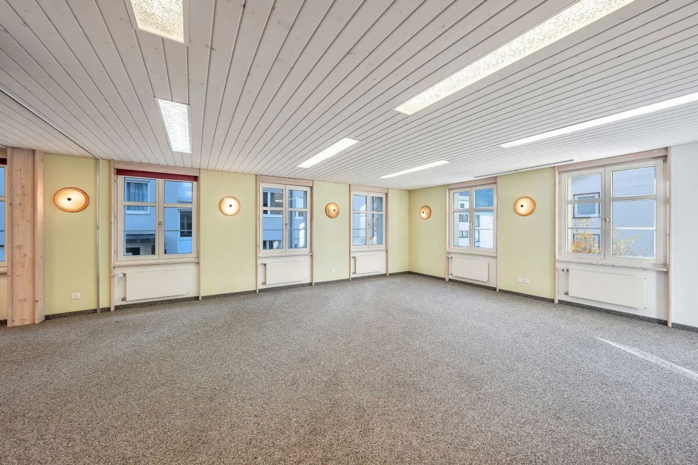 Geräumiges Mischgebäude - Foto 8 von 13