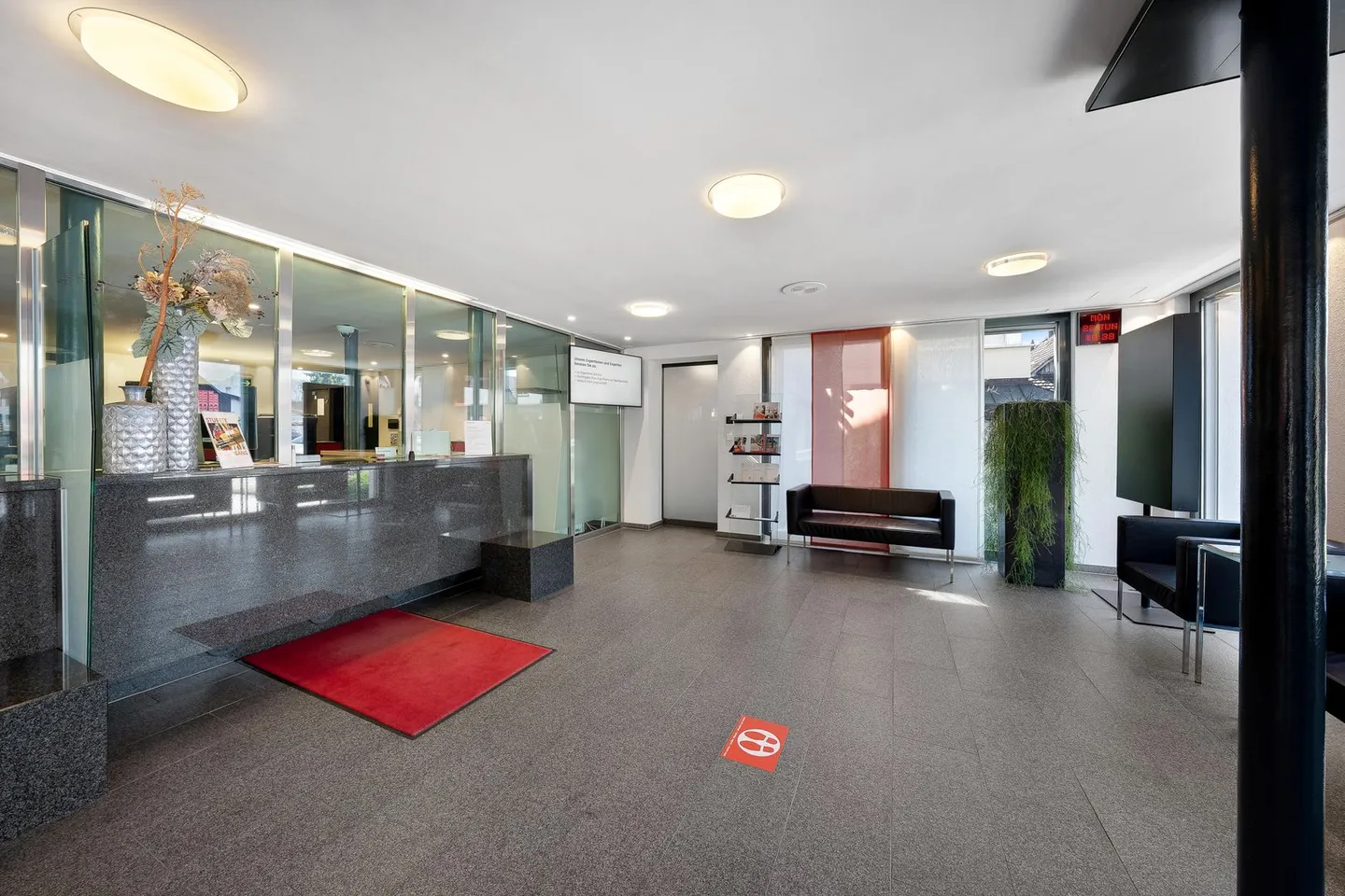 Commercial premises - Photo 3 of 12
