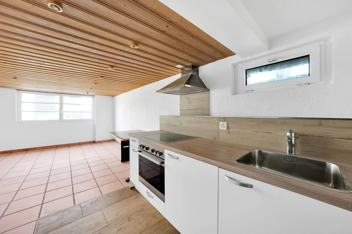 1.5-Room Apartment - Photo 2 of 10