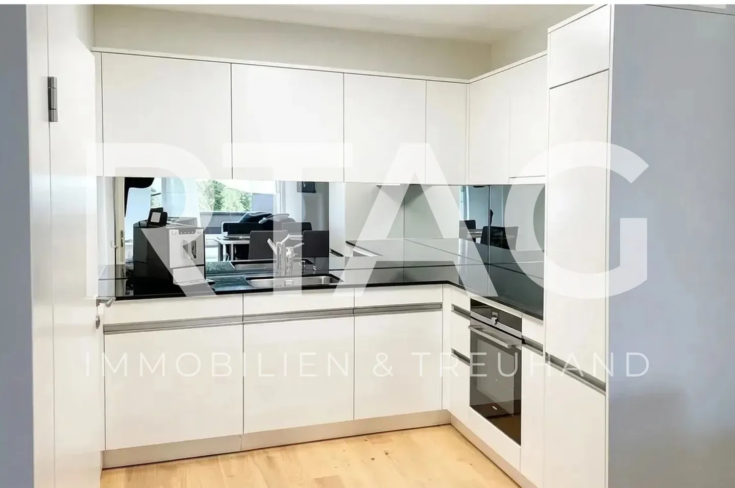 Charmante Wohnung mit Seeblick - Foto 1 von 7