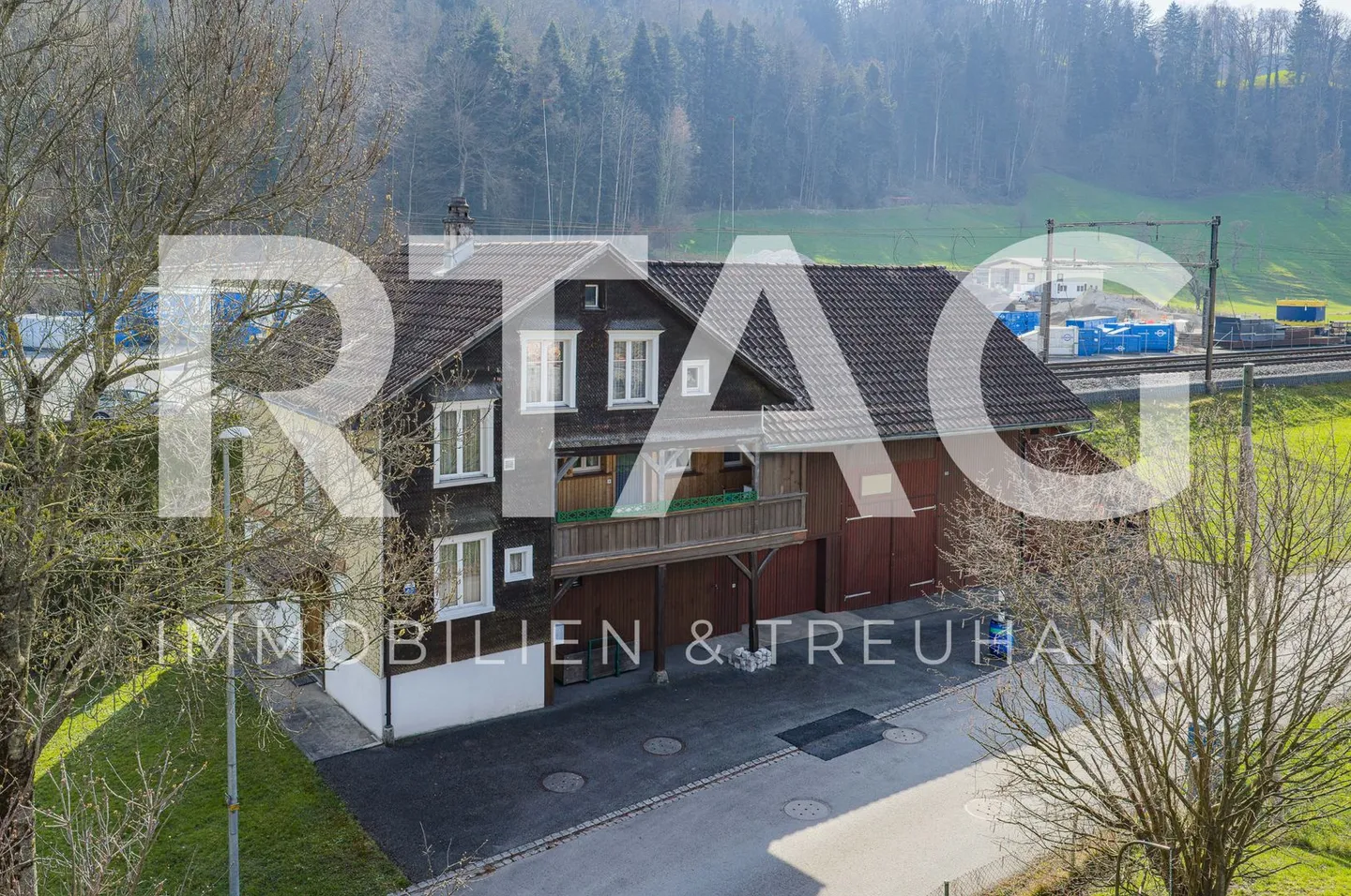 Maison individuelle avec grange - Photo 1 sur 13